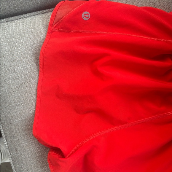 Women's Lululemon 2.5 inch high rise Hotty hot shorts size 8 Excellent - Picture 6 of 8